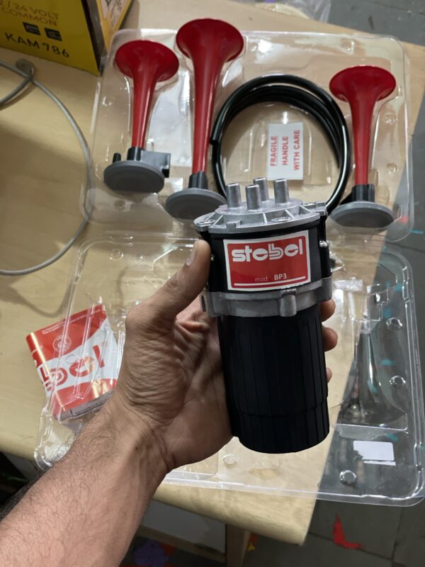 3 pipe black motor (Stable horn)