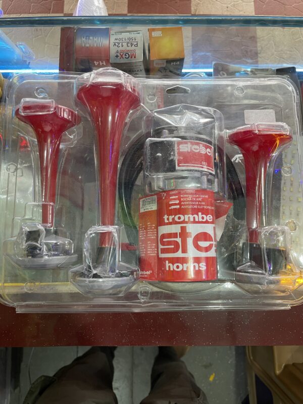 3 pipe black motor (Stable horn)