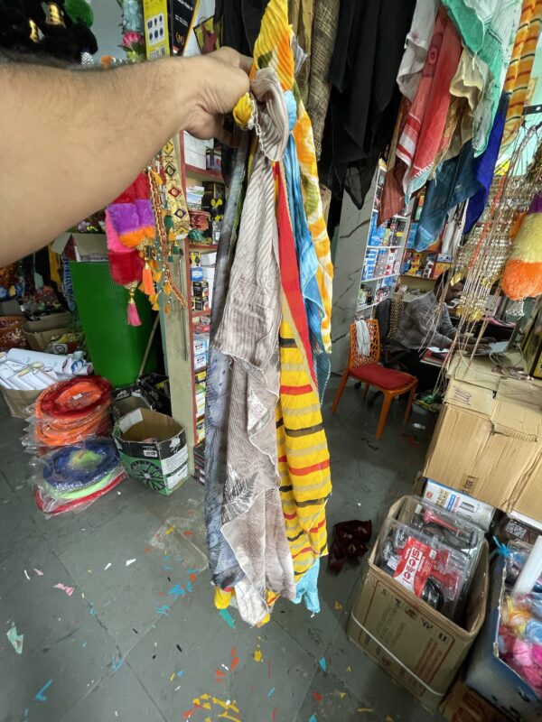 Colour odhni, colour chindi (12 pis) 12 alag alag colours😍