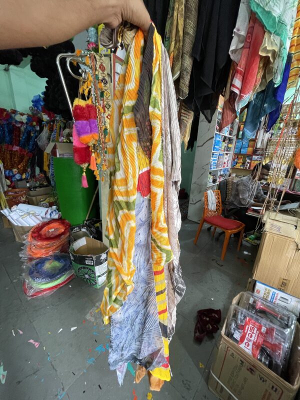 Colour odhni, colour chindi (12 pis) 12 alag alag colours😍