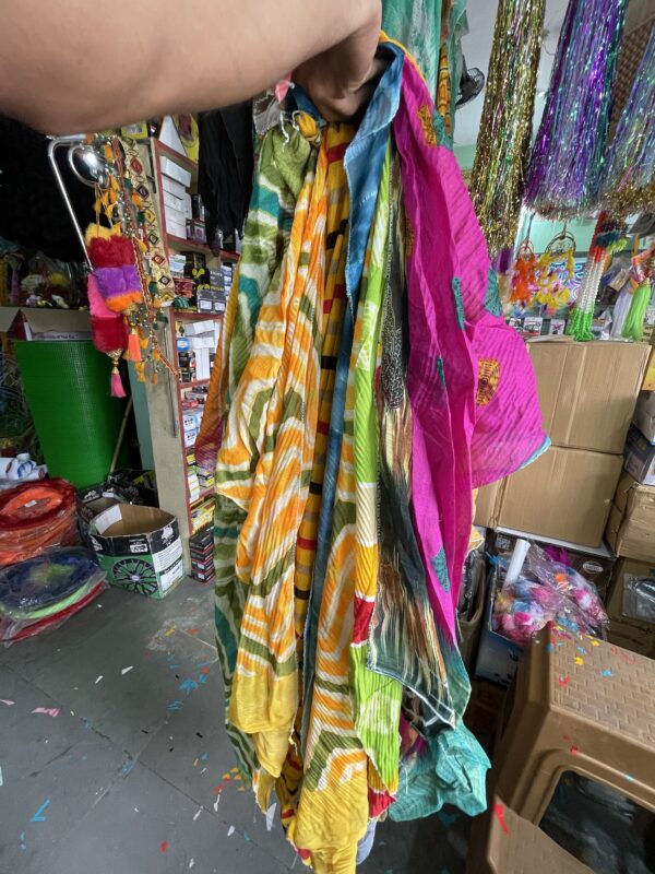 Colour odhni, colour chindi (12 pis) 12 alag alag colours😍