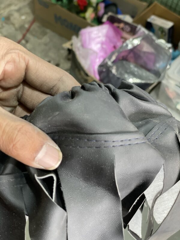Original & Pure Leather elastic steering cover (black)
प्यूवर लेदर इलास्टिक स्टेरिंग कवर(ब्लैक)