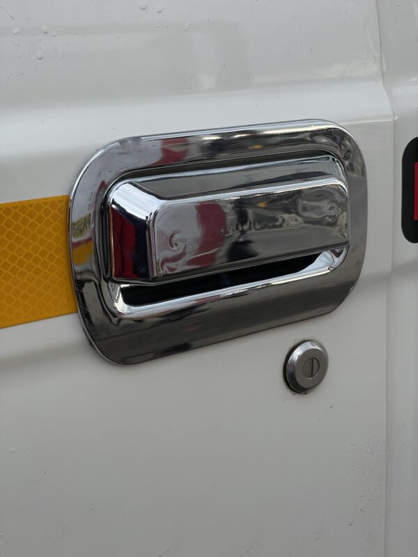 img_7646 Maxx pickup Door handle chrome set (2 pis handle + 2 pis Body Chrome)
