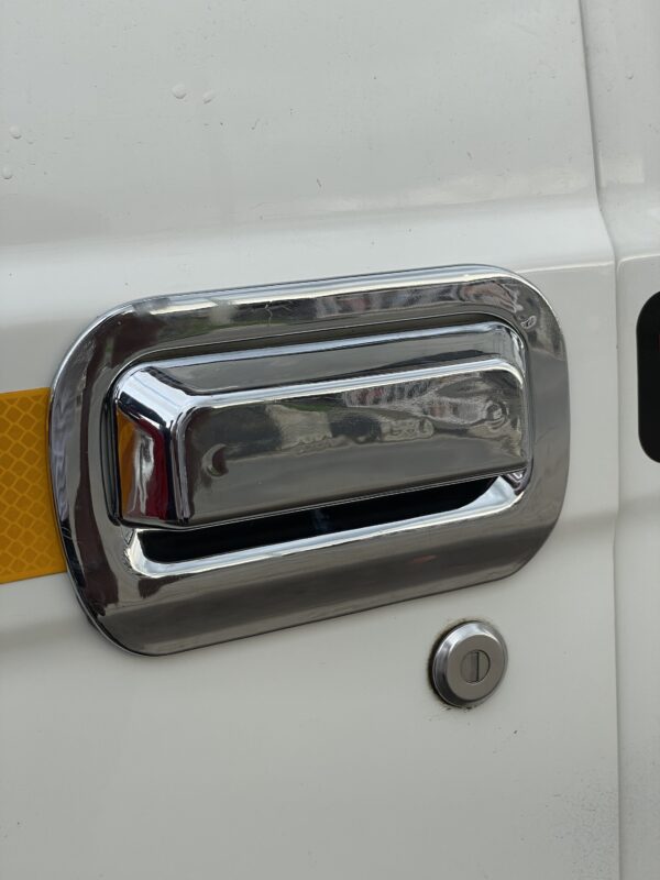img_7648 Maxx pickup Door handle chrome set (2 pis handle + 2 pis Body Chrome)