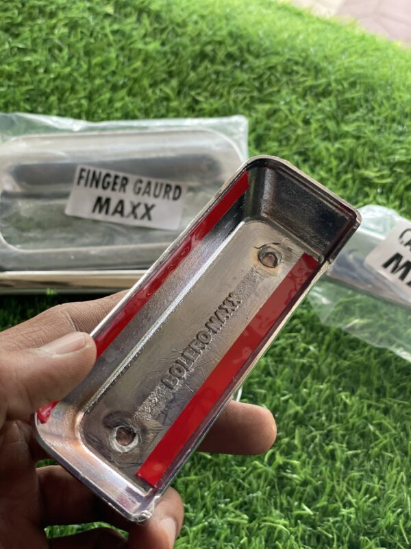 img_7685 Maxx pickup Door handle chrome set (2 pis handle + 2 pis Body Chrome)