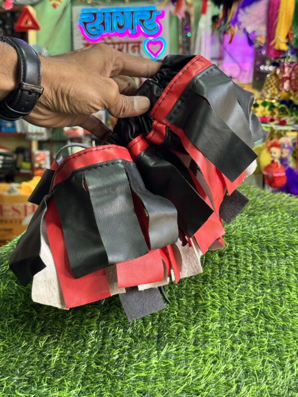 Pure Leather Elastic Steering Cover (Double Colour) Red+Black - Universal Fit
लेदर इलास्टिक स्टीयरिंग कवर, डबल कलर (लाल + ब्लैक)