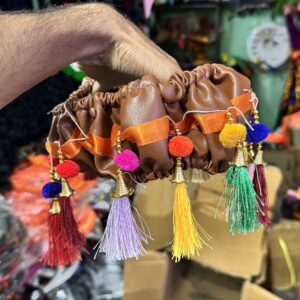 Elastic jodhpuri steering cover (brown) universal fitting 
इलास्टिक जोधपुरी स्टीयरिंग कवर (ब्राउन) सभी गाड़ियों में लगेगा