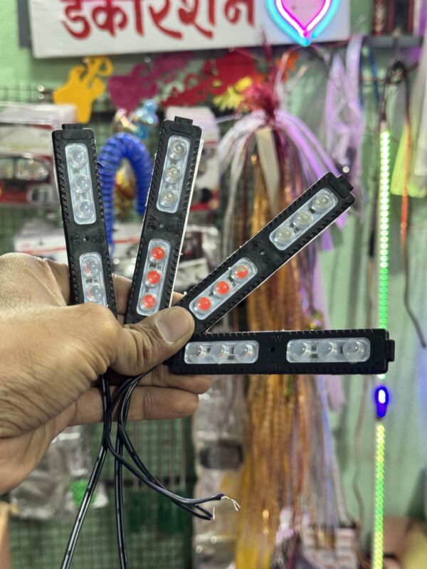 Reb Blue Flashing 6 lens - [4 - pis] 12volt
रेड ब्लू फ्लैशिंग 6 लेंस वाला- [4 - पीस आयेगा] 12वोल्ट