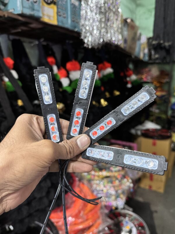 Reb Blue Flashing 6 lens - [4 - pis] 12volt
रेड ब्लू फ्लैशिंग 6 लेंस वाला- [4 - पीस आयेगा] 12वोल्ट