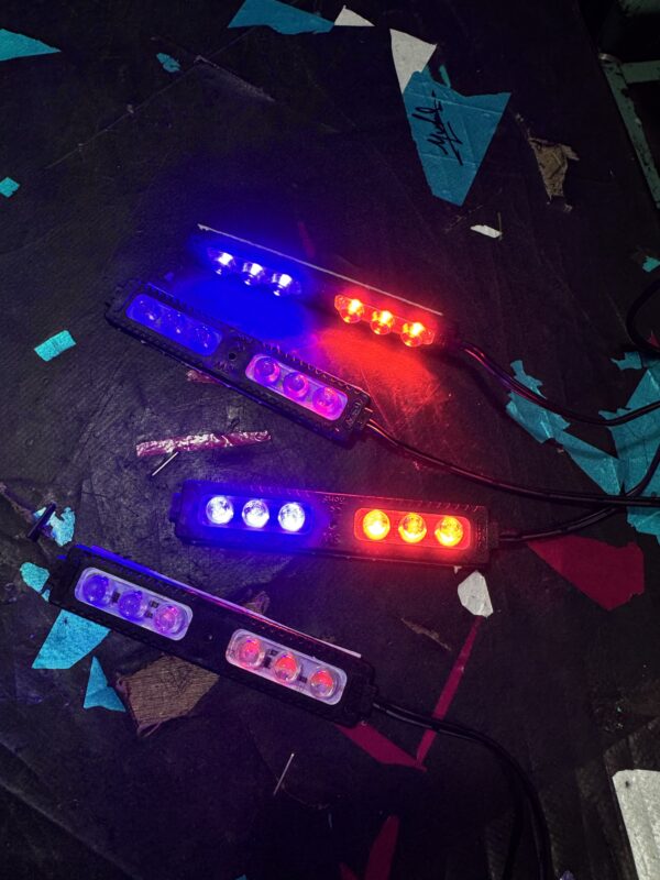 Reb Blue Flashing 6 lens - [4 - pis] 12volt
रेड ब्लू फ्लैशिंग 6 लेंस वाला- [4 - पीस आयेगा] 12वोल्ट
