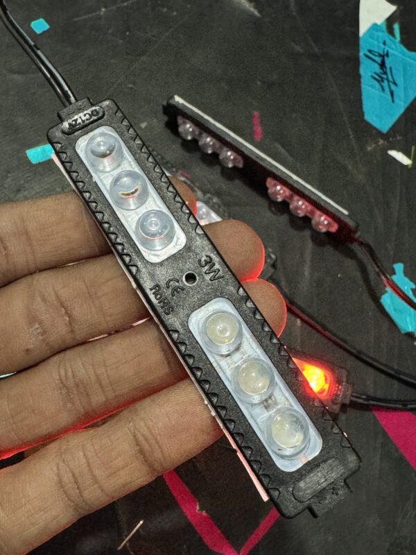 Reb Blue Flashing 6 lens - [4 - pis] 12volt
रेड ब्लू फ्लैशिंग 6 लेंस वाला- [4 - पीस आयेगा] 12वोल्ट