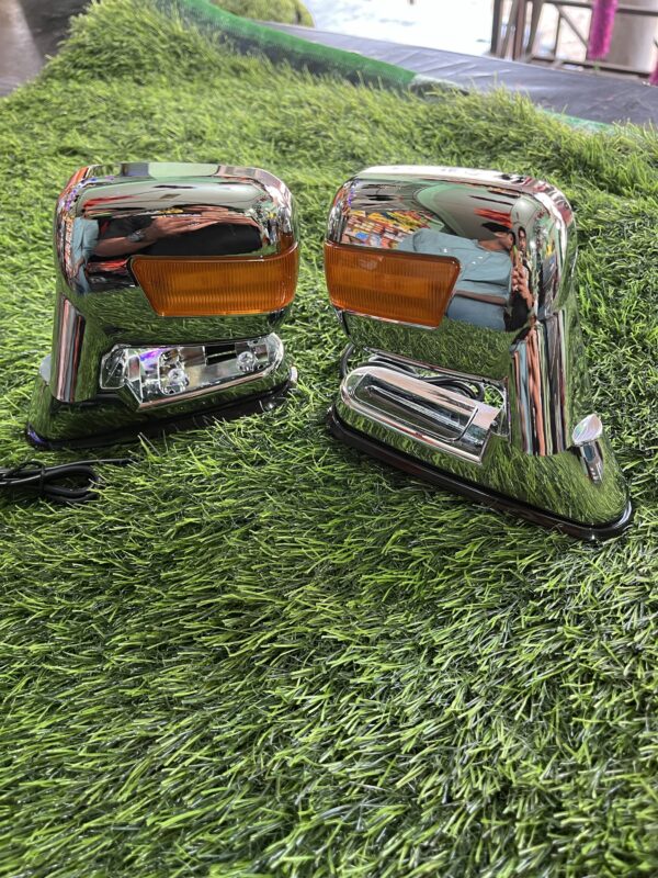 Bonnet mirror with chrome finish universal fitting