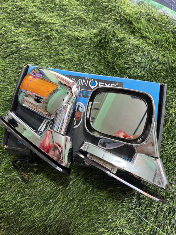 Bonnet mirror with chrome finish universal fitting