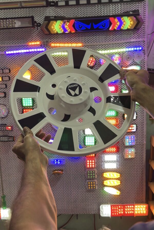 2 White wheel cap [Size R 15” inch] ( *2 pis inside) for Bolero and all 15” inch tyre size / waterproof wheel caps / white design wheel / coating wheels/ coated wheel cover / new wheel cap / fancy wheel cap / veel cap (*2 पीस आयेगा) 15 इंच टायर 🛞 में लगेगा जैसे बोलेरो/ सफ़ेद व्हील कैप / VIP wheel covers